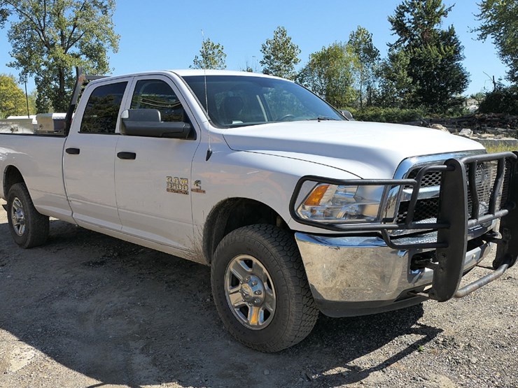 2017-dodge-ram-3500-image-5