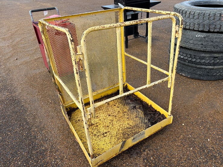 #6902-•-man-lift-basket-image-2