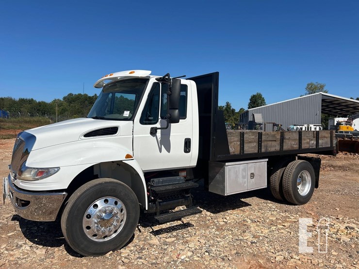 2015-international-durastar-4400-image-1