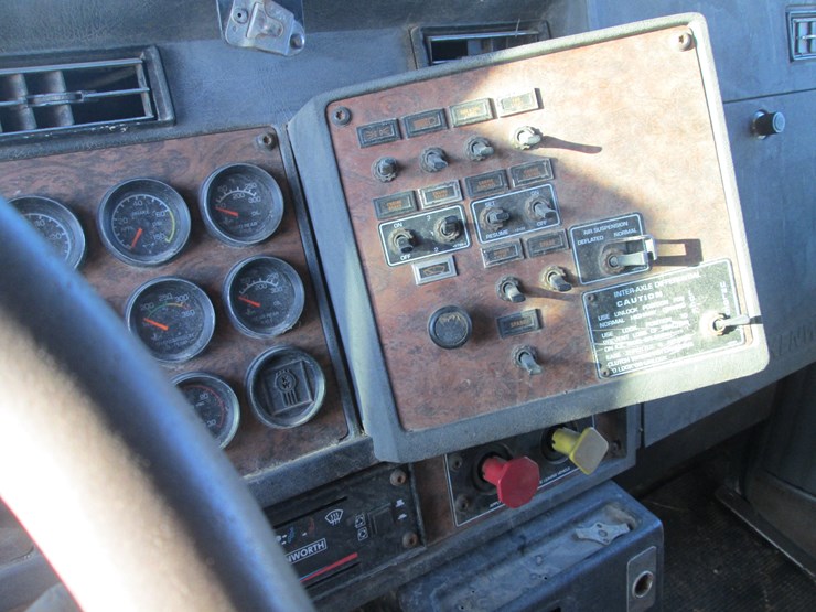 2001-kenworth-t600-image-42