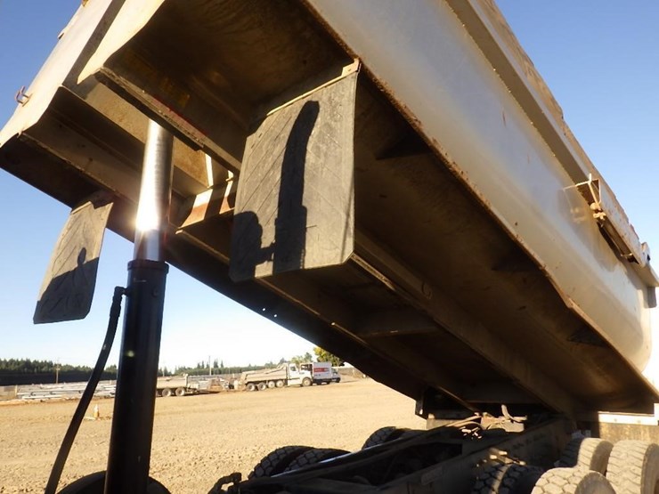 2009-international-5900i-17'-3-axle-dump-truck-image-8