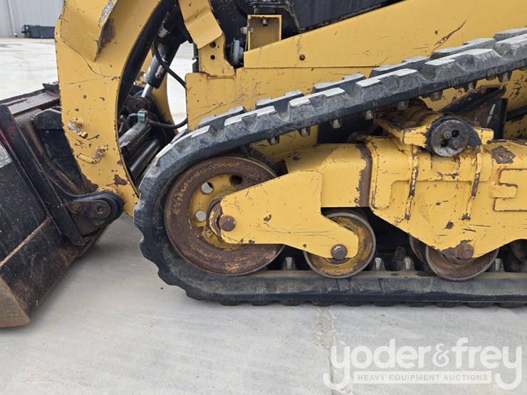 2016-caterpillar-259d-image-12