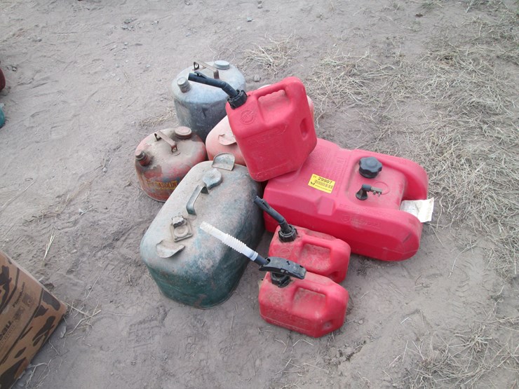 #2027-•-lot-of-gas-cans-inv#-29907-image-1