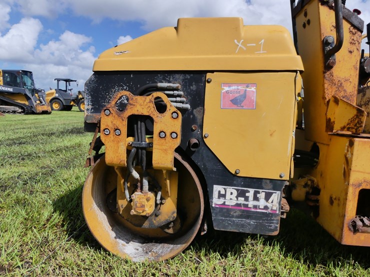caterpillar-cb-114-image-6