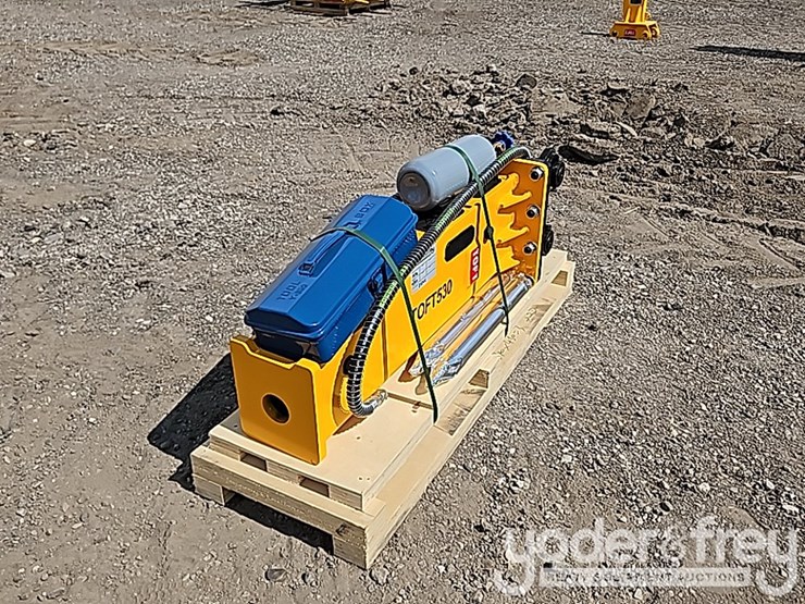 2025-caterpillar-304-image-1
