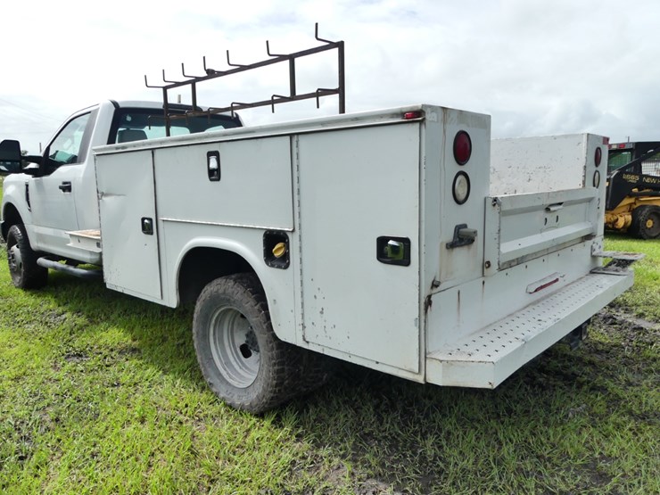 2017-ford-f350-xl-image-4