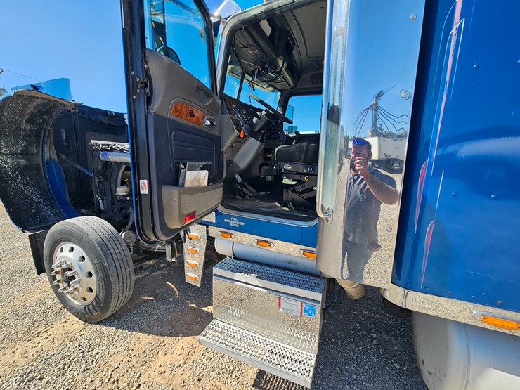 2007-peterbilt-379-image-43