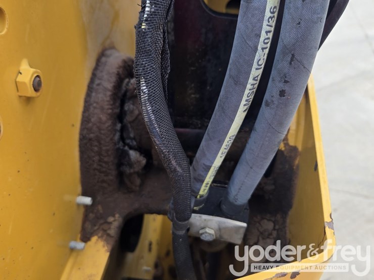 2016-caterpillar-259d-image-34