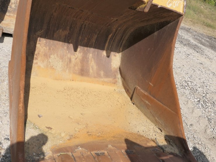 caterpillar-235-image-3