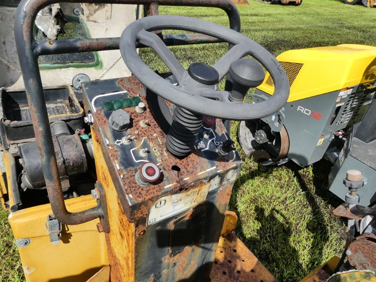 caterpillar-cb-114-image-10
