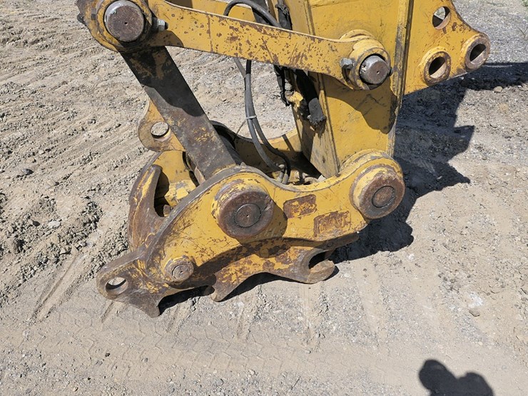 2011-caterpillar-320d-image-8