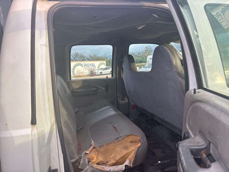 2002-ford-f550-image-27