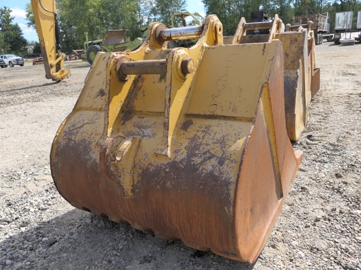 caterpillar-235-image-4