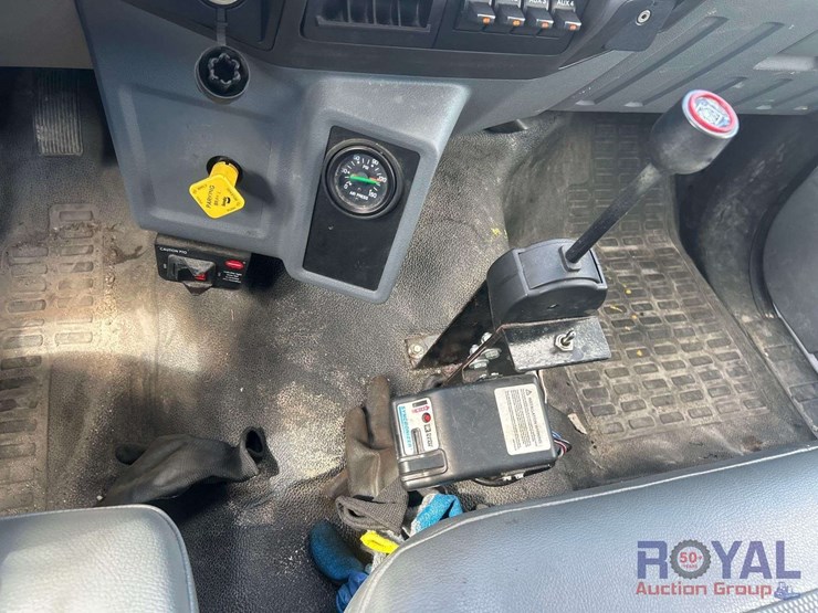 2017-ford-f650-image-15