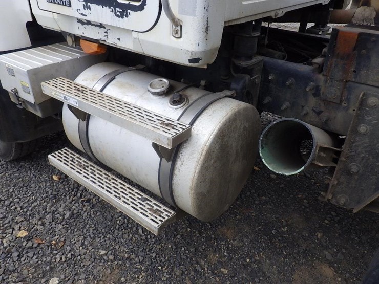 2005-mack-cv713-granite-15'-3-axle-dump-truck-image-18