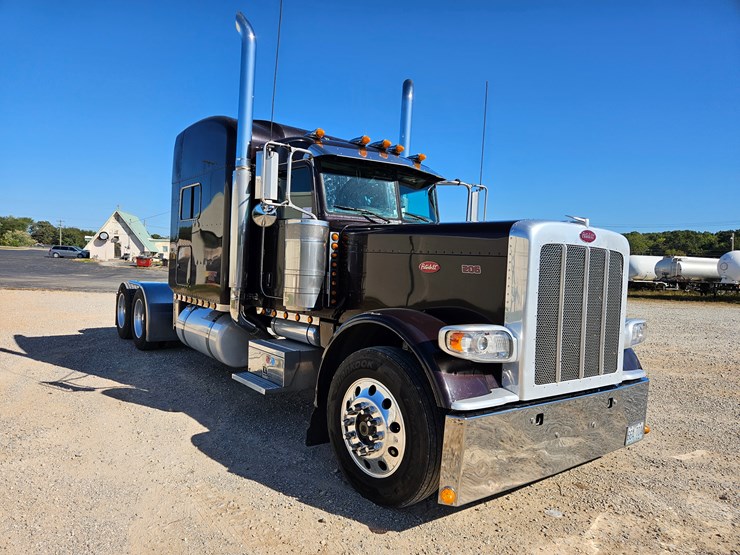 2013-peterbilt-389-image-30