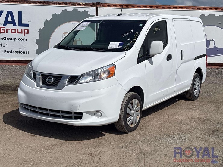 2017-nissam-nv200-cargo-van-image-1