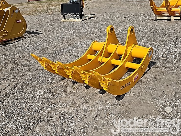 2025-caterpillar-320-image-1