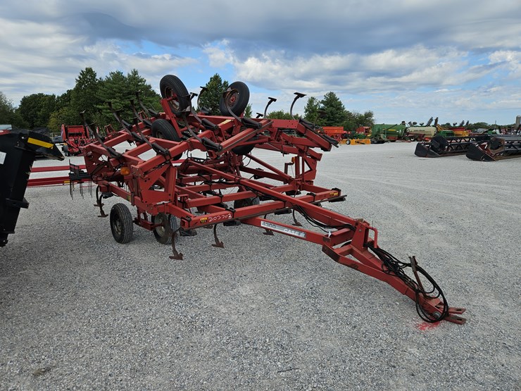 case-ih-4300-image-1