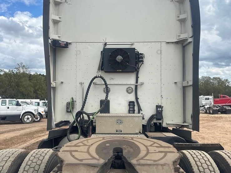 2019-kenworth-t680-image-12