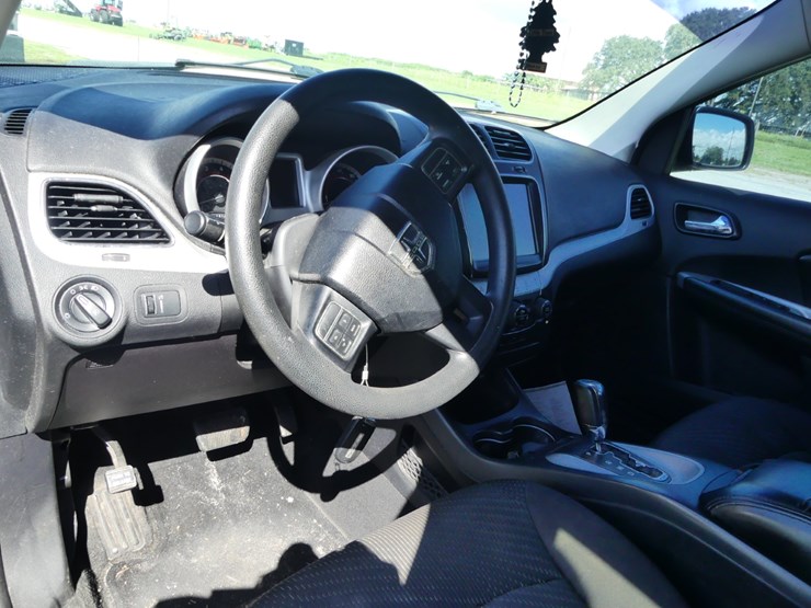 2012-dodge-journey-image-13