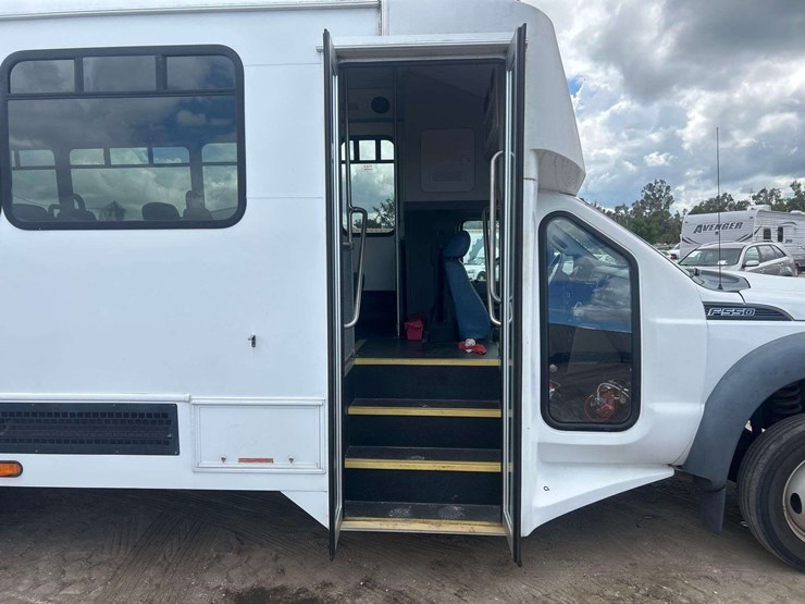 2016-ford-f550-image-26