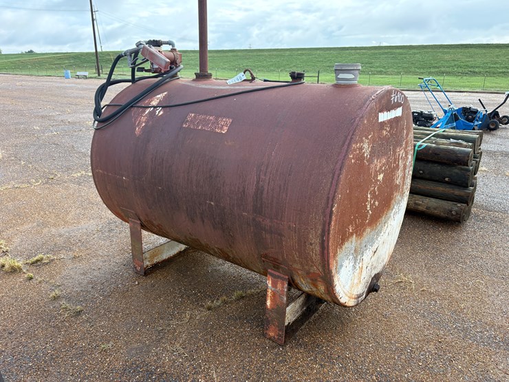 #6900-•-550-gal-fuel-tank-with-pump-image-2