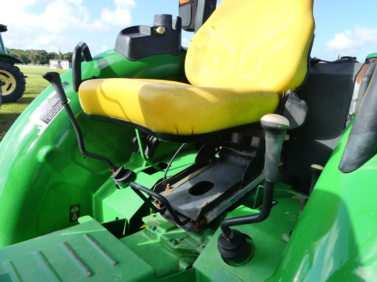 2015-john-deere-5075e-image-11