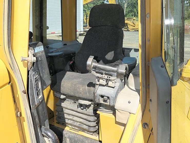 2004-caterpillar-d5n-image-31