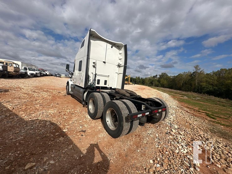 2020-peterbilt-579-image-7