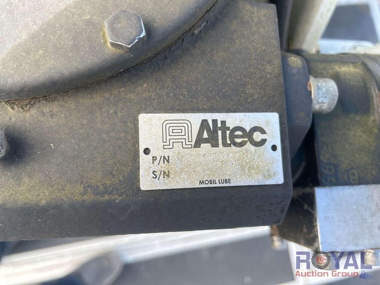 2015-freightliner-m2-106-altec-insulated-forestry-bucket-truck-image-31