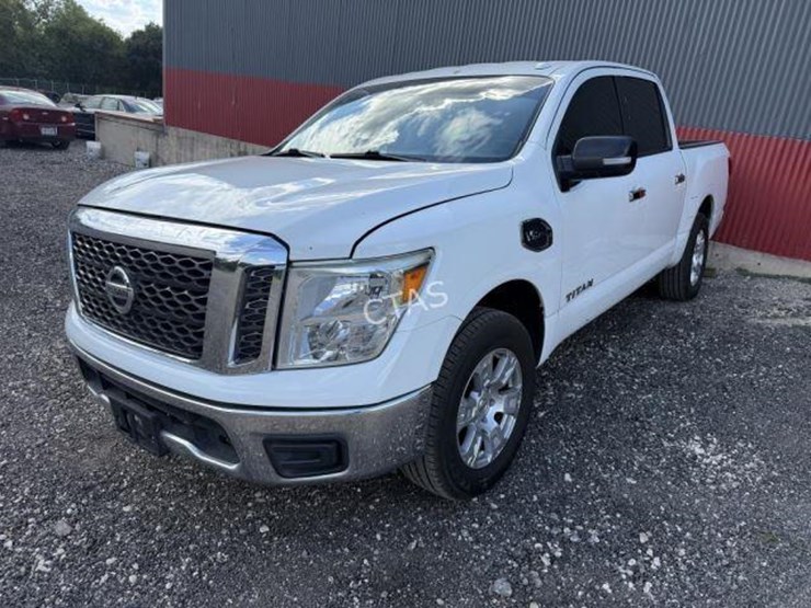 2017-nissan-titan-image-1