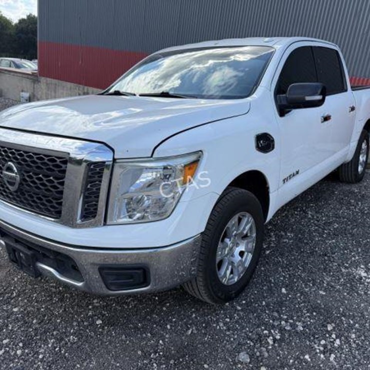 2017 NISSAN TITAN