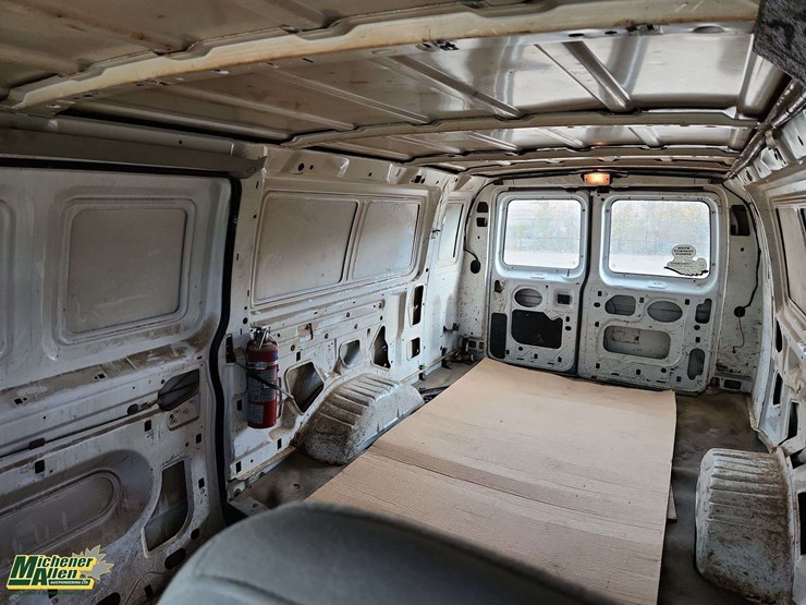 2006-ford-cargo-image-19
