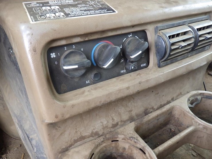 2005-mack-cv713-granite-15'-3-axle-dump-truck-image-32