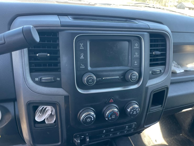 2017-dodge-3500-image-30