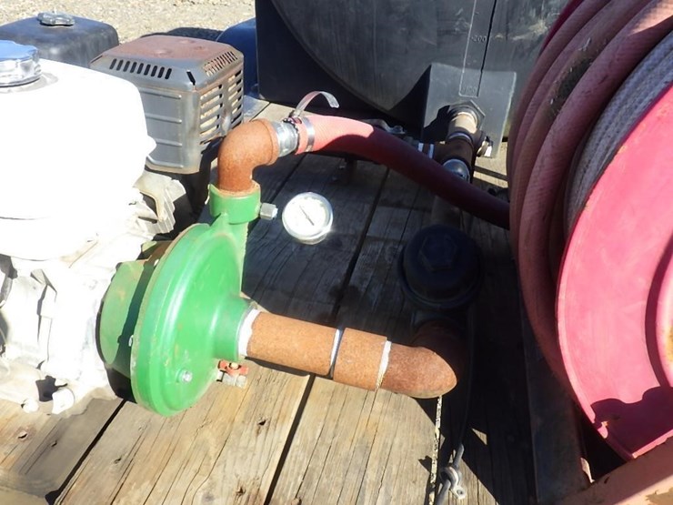 load-trail-12'-t/a-1,065-gallon-water-trailer-image-16