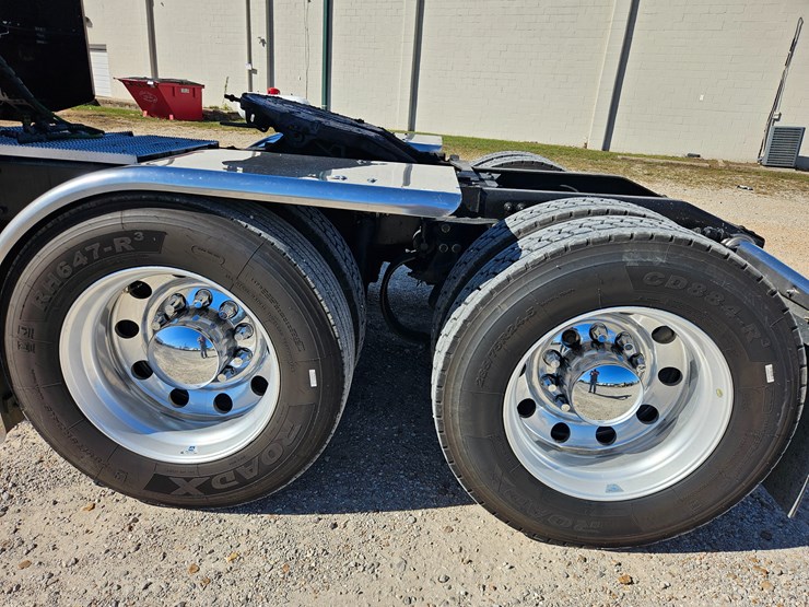 2013-peterbilt-389-image-86