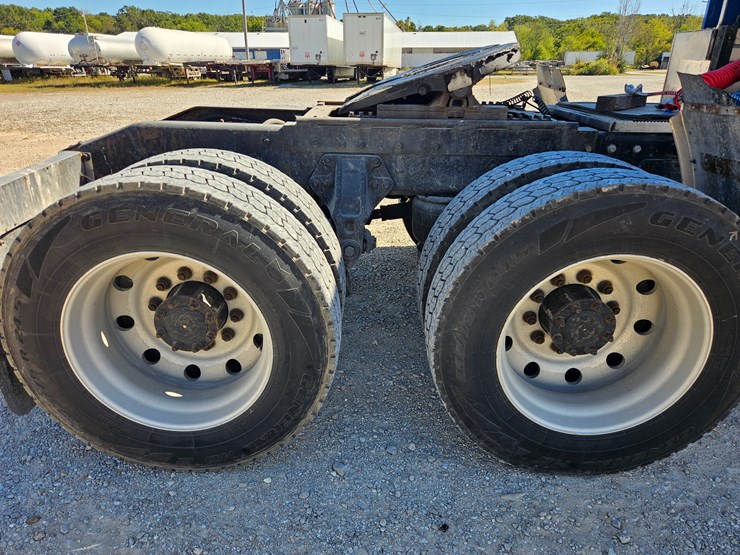 2007-peterbilt-379-image-82
