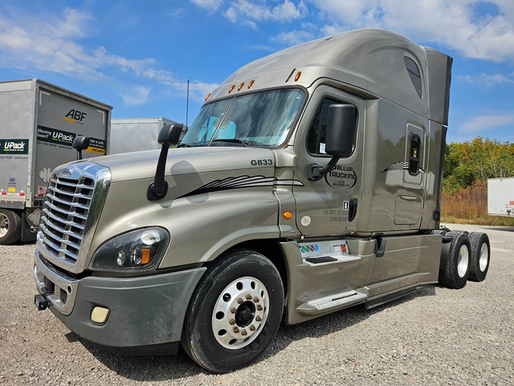 2017-freightliner-cascadia-125-image-2