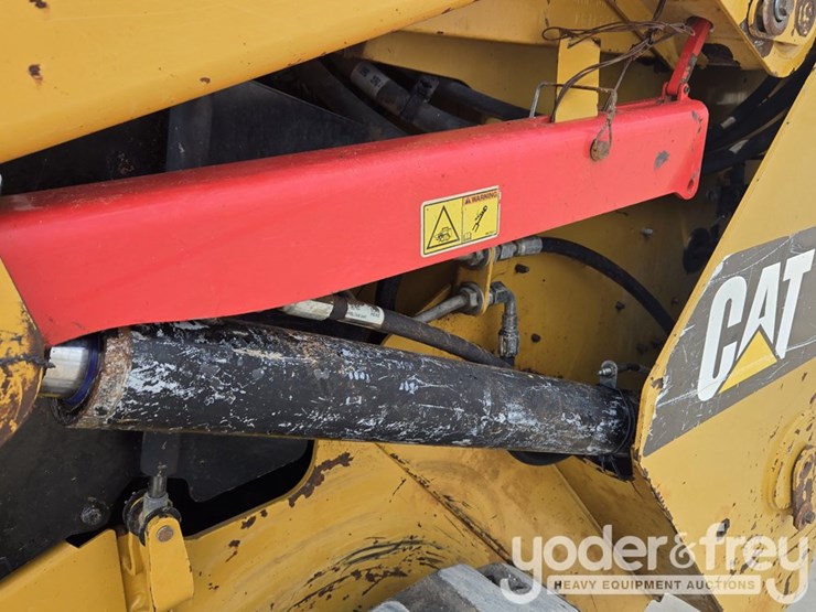 2016-caterpillar-259d-image-27