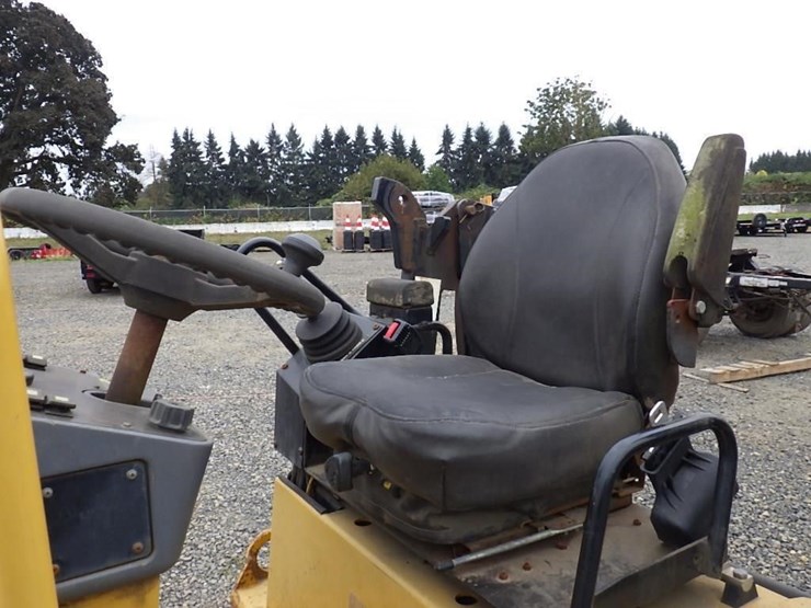 caterpillar-cb24-image-19