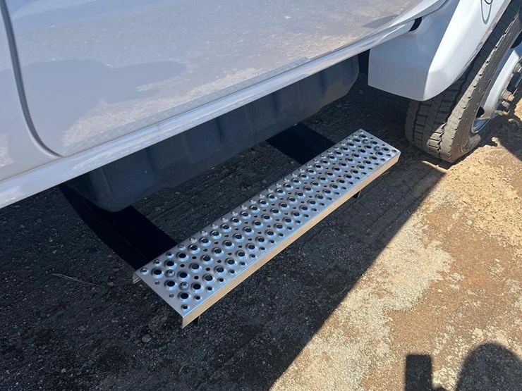 2023-chevrolet-silverado-6500hd-image-18