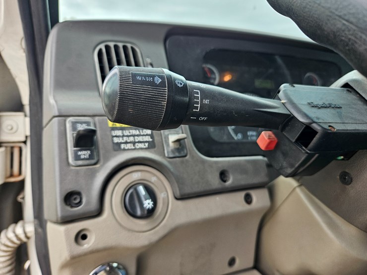 2008-sterling-l9500-image-66