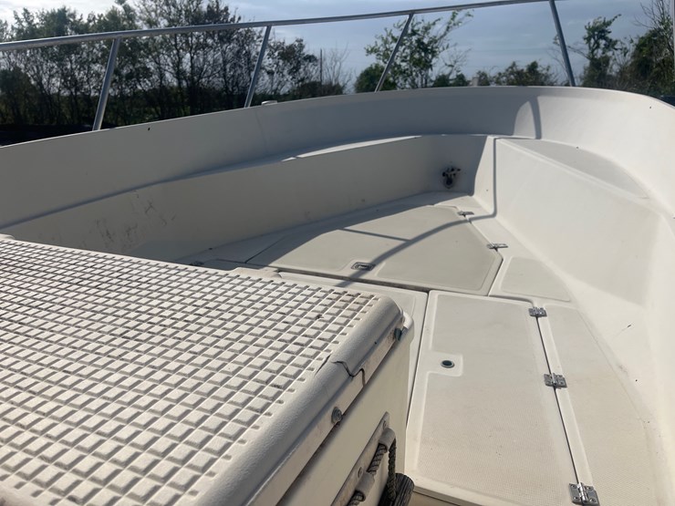 #142-•-boston-whaler-25ft-center-console-boat-with-yamaha-vx-250-engine-image-12