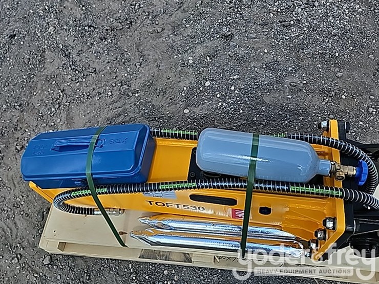 2025-caterpillar-304-image-10