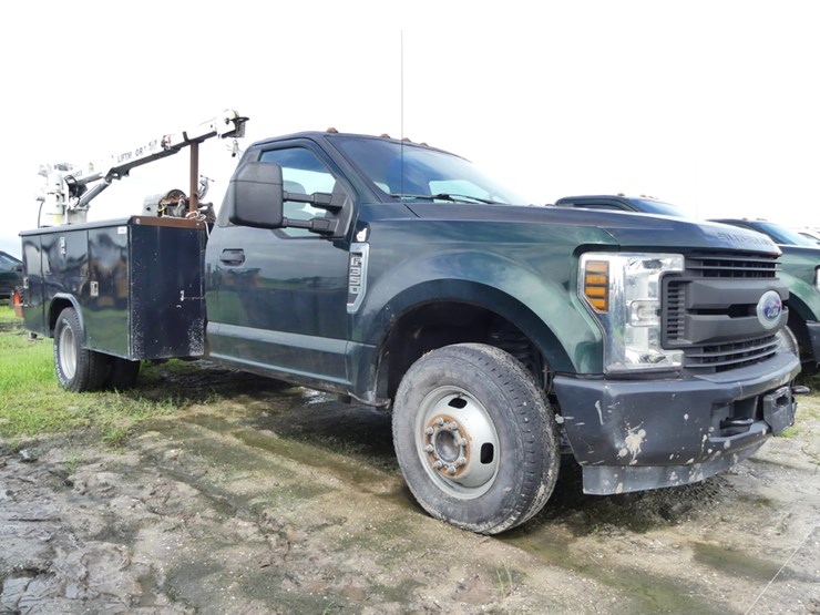 2019-ford-f350-xl-image-1