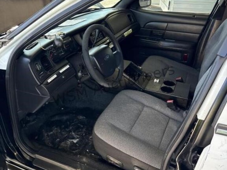 2008-ford-crown-victoria-sdn-image-22