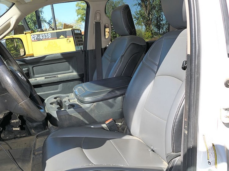 2020-dodge-ram-3500-image-30