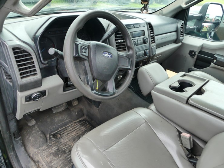 2017-ford-f350-xl-image-9